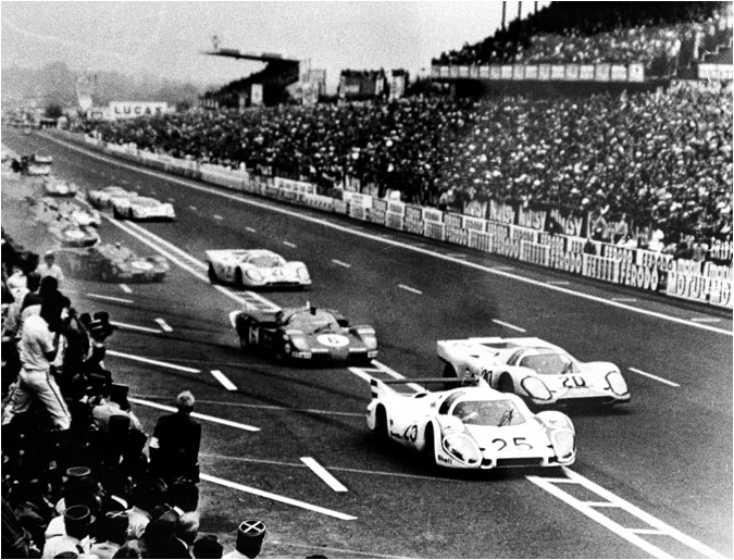 Le Mans: Black and White photo of the Start-Finish straight