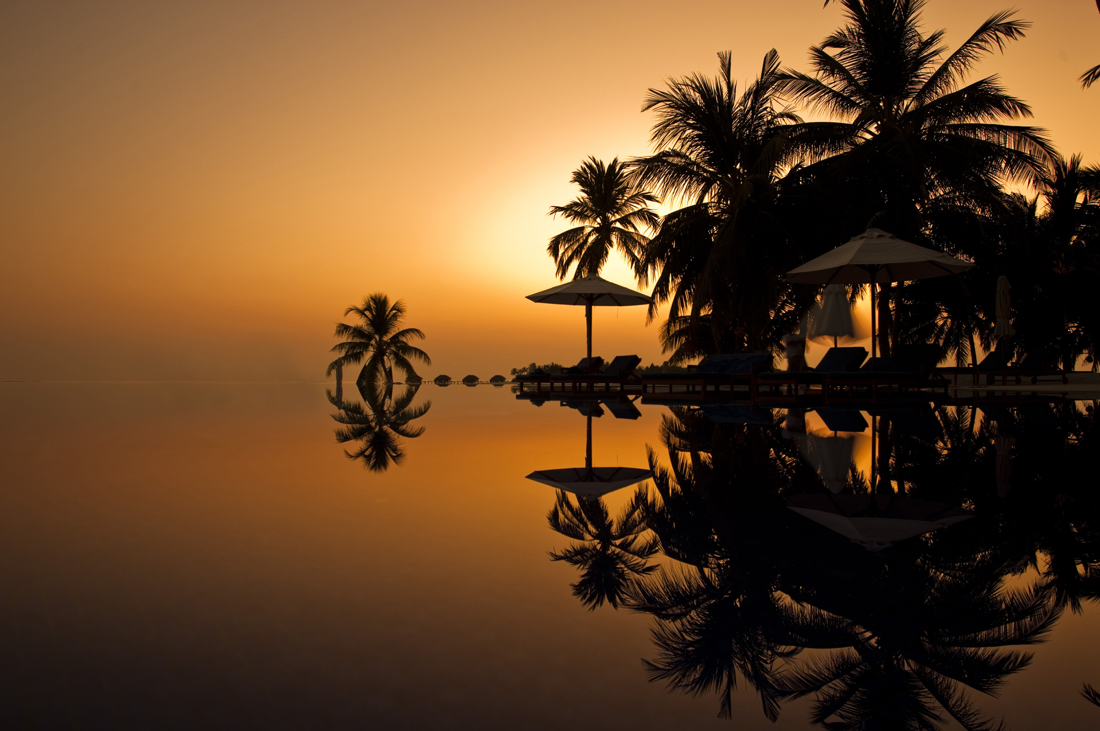 Conrad_Maldives_infinity_view_Pool_sunset_HR
