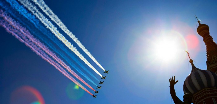 Victory Day: Fighter planes fly over the Kremlin