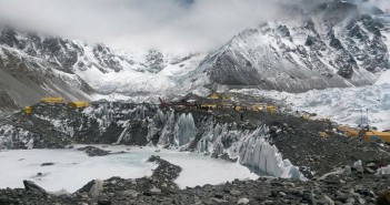 Mount Everest winter storm